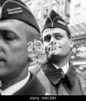 Philippe Gras/Le Pictorium - Mai 68 - 1968 - Frankreich/Ile-de-France (Region) / Paris-Polizist Porträt warten Stockfoto