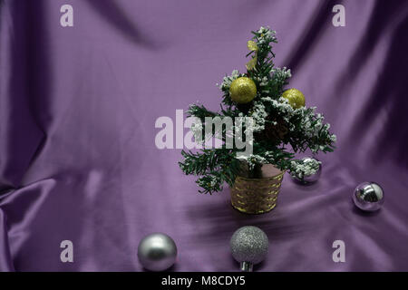 Mini Weihnachtsbaum dekoriert Stockfoto