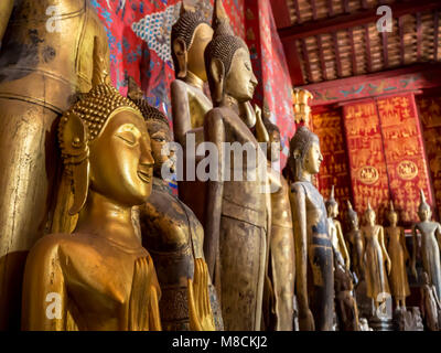 Alte goldene Buddhas in der Kirche Buddha im Wat Xieng Thong, Luang Prabang Stockfoto