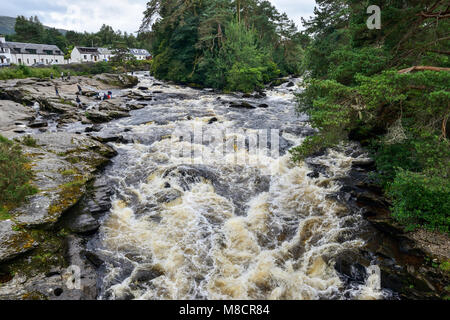 Fällt der Dochart auf dem Fluss Dochart bei Killin in Perthshire, Schottland, Großbritannien Stockfoto