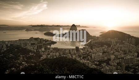 Panorama von Rio de Janeiro Stadt und Zuckerhut, Brasilien Stockfoto