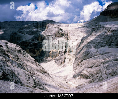 Valon del Fos hinab zum Val Lasties geschnitzten zwischen Sas de Pordoi und Col Toron die Sella Gruppe Gröden Dolomiten Südtirol Italien Stockfoto