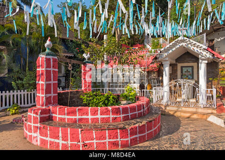 Alte gut und Schrein Fontainhas Quartal Panjim Tiswadi Goa Indien Stockfoto