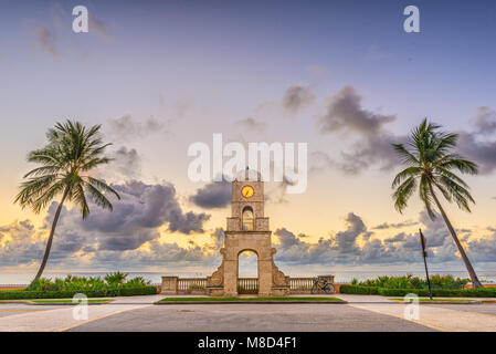 West Palm Beach, Florida, USA am Strand Clock Tower. Stockfoto
