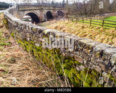 Brücke über den Fluss Nidd auf der Church Street in Hampsthwaite Aus dem Jahr 1598 Nidderdale North Yorkshire England Stockfoto