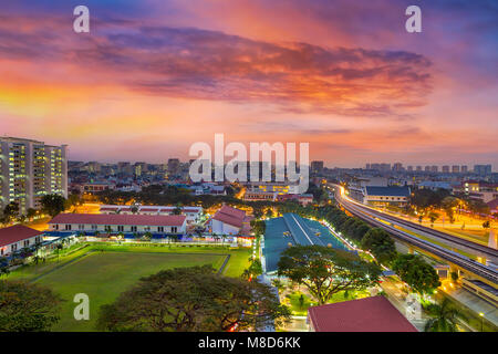 Sonnenaufgang über eunos Wohngegend von MRT S-Bahnhof in Singapur Stockfoto