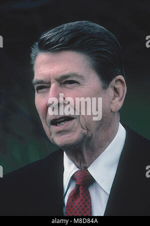 Washington, DC., USA, April 1983 US-Präsident Ronald Reagan Portrait: Mark Reinstein/MediaPunch Stockfoto