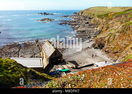 Die alten Rettungsboot station in Polpeor Cove, Lizard Point auf der Lizard Halbinsel, Cornwall, South West England, Großbritannien Stockfoto