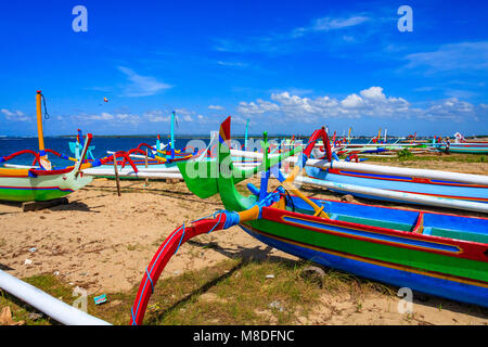 Traditionellen balinesischen Fischerbooten, Strand von Sanur, Bali, Indonesien Stockfoto