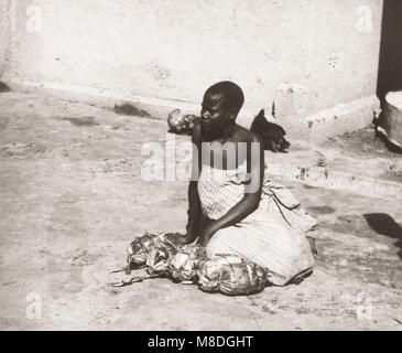 1940 s Osten Afrika - Uganda - in der Straße Markt Mbarara - junge Frau Stockfoto