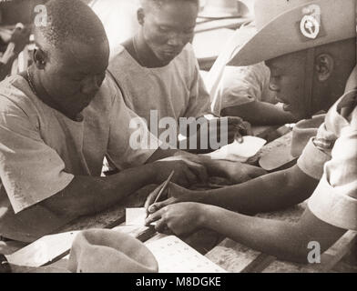 1940 East Africa - Trainingslager in Kenia für die Afrikanischen Rekruten in der Britischen Armee - Englisch Lektion Stockfoto