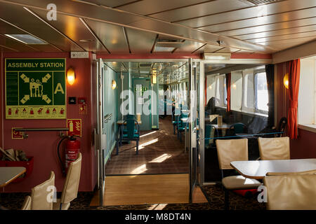 Passagier Lounge Bereich an Bord Caledonian MacBrayne Fähren, "Mull". Route zwischen Oban, Mull und Craignure Stockfoto