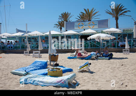 La Plage de Jumeaux, Beach Bar am Strand von Pampelonne, beliebten Strand von Saint Tropez, Côte d'Azur, Südfrankreich, Cote d'Azur, Frankreich, Europa Stockfoto