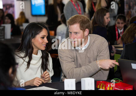 Megan Markle und Prinz Harry besucht Millennium Point in Birmingham am Internationalen Frauentag. Das Paar zusammen während der Veranstaltung. Stockfoto