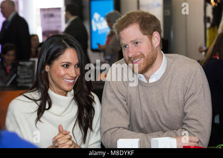 Megan Markle und Prinz Harry besucht Millennium Point in Birmingham am Internationalen Frauentag. Das Paar zusammen während der Veranstaltung. Stockfoto