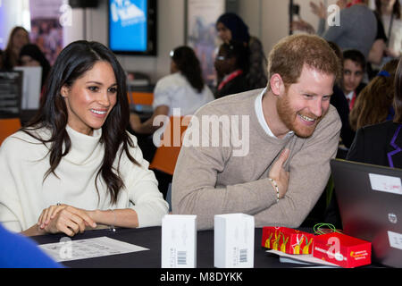 Megan Markle und Prinz Harry besucht Millennium Point in Birmingham am Internationalen Frauentag. Das Paar zusammen während der Veranstaltung. Stockfoto