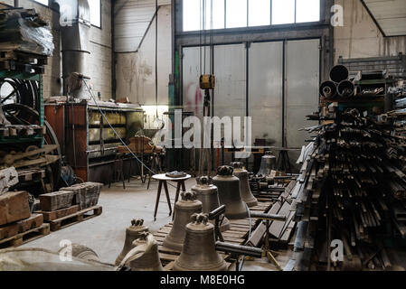 Bell Herstellung wenig Werk Indoor, Metallverarbeitung, Straßburg Stockfoto