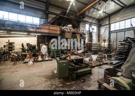 Bell Herstellung wenig Werk Indoor, Metallverarbeitung, Straßburg Stockfoto