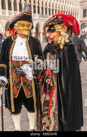 Karneval in Venedig Masken und Kostüme zeigen Stockfoto