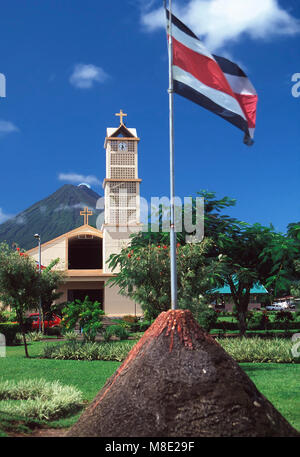 La Fortuna De San Carlos mit Arenal Vulkan im Hintergrund, Costa Rica Stockfoto