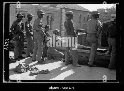 Truppen hinter Sandsäcken an der Wand des französischen Krankenhaus. Nahaufnahme der neuen G (ATE) LOC 18817 matpc. Stockfoto