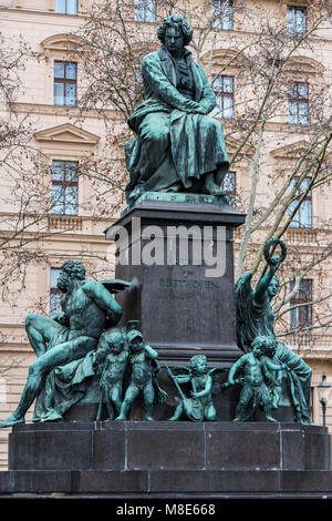 Beethoven Denkmal auf dem Beethovenplatz Platz in Wien, Österreich. Das Denkmal wurde im Jahre 1880 vorgestellt. Stockfoto