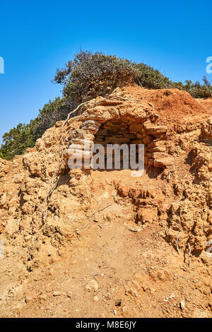 Vertiefung in der sandigen Berge von einem Sandstrand Stockfoto