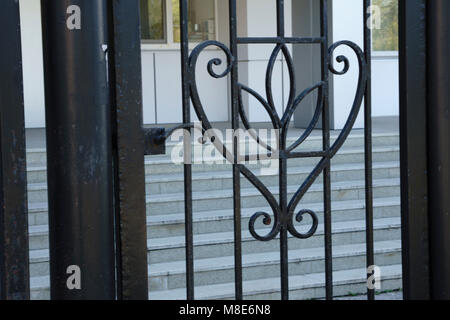Schmiedeeisen Maßwerk schwarz Zaun Fragment Stockfoto