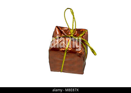 Ansicht von oben roter Geschenkbox mit Goldband Stockfoto