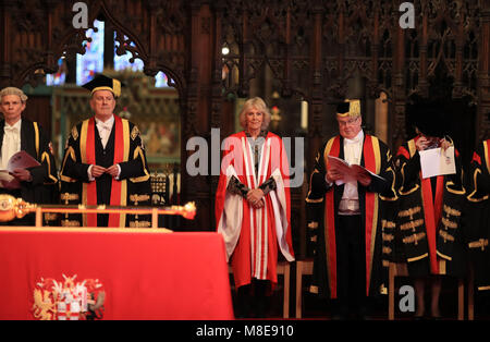 Die Herzogin von Cornwall an der Universität Chester Abschlussfeier in Chester Cathedral, wo Sie die Ehrendoktorwürde in Anerkennung ihres Engagements für die Förderung der Alphabetisierung und feiern Literatur erhalten. Stockfoto