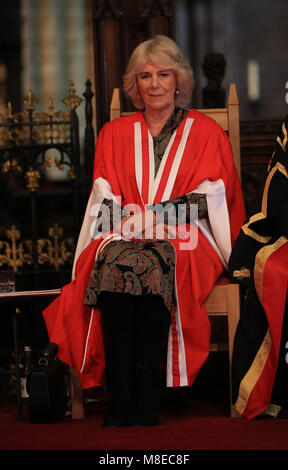 Die Herzogin von Cornwall an der Universität Chester Abschlussfeier in Chester Cathedral, wo Sie die Ehrendoktorwürde in Anerkennung ihres Engagements für die Förderung der Alphabetisierung und feiern Literatur erhalten. Stockfoto