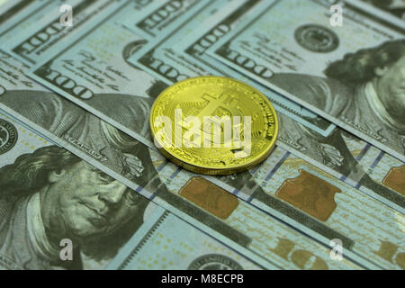 Silber bitcoin liegt auf 100 Dollar, Rechnungen, Stockfoto