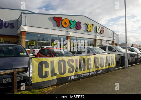 Chester, UK. 16. März 2018. Der Toys R Us Schließung Verkauf weiterhin im Store auf alten Dichtungen Weg am Stadtrand von Chester. Credit: Andrew Paterson/Alamy leben Nachrichten Stockfoto