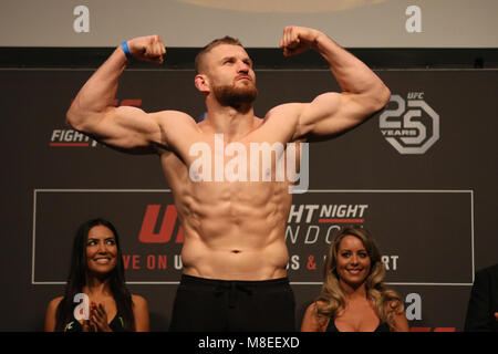 London, Großbritannien. 16. März, 2018. Jan Blachowicz (Blaue Ecke) wiegt vor UFC London Credit: Dan Cooke/Alamy Stockfoto