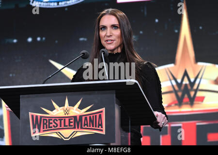 East Rutherford, NJ, USA. 16 Mär, 2018. Stephanie McMahon an der Pressekonferenz über WWE Wrestlemania 35 Rückkehr zu METLIFE Stadium im Jahr 2019 in East Rutherford, New Jersey am 16. März 2018. Credit: George Napolitano/Medien Punch/Alamy leben Nachrichten Stockfoto