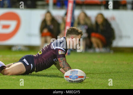 St Helens, Merseyside, UK. 16. März 2018, total Gottlosen Stadion, St. Helens, Merseyside, England; Betfred Super League Rugby, Runde 6, St Helens gegen Leeds Rhinos; Richie Myler von Leeds Rhinos geht über für einen Versuch der Credit: Aktuelles Bilder/Alamy leben Nachrichten Stockfoto