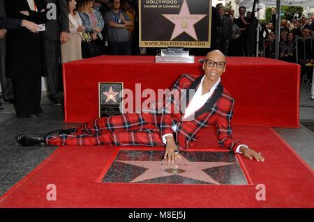 Los Angeles, CA, USA. 16 Mär, 2018. RuPaul bei der Induktion Zeremonie für Stern auf dem Hollywood Walk of Fame für RuPaul, Hollywood Boulevard, Los Angeles, CA 16. März 2018. Quelle: Michael Germana/Everett Collection/Alamy leben Nachrichten Stockfoto