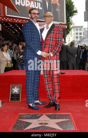 Los Angeles, CA, USA. 16 Mär, 2018. Georges LeBar, RuPaul bei der Induktion Zeremonie für Stern auf dem Hollywood Walk of Fame für RuPaul, Hollywood Boulevard, Los Angeles, CA 16. März 2018. Quelle: Michael Germana/Everett Collection/Alamy leben Nachrichten Stockfoto