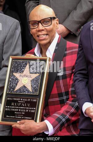 Los Angeles, USA. 16 Mär, 2018. RuPaul besucht einen Stern ehren Zeremonie auf dem Hollywood Walk of Fame in Los Angeles, USA, am 16. März 2018. Rupaul wurde mit einem Stern auf dem Hollywood Walk of Fame geehrt am Freitag. Credit: Zhao Hanrong/Xinhua/Alamy leben Nachrichten Stockfoto