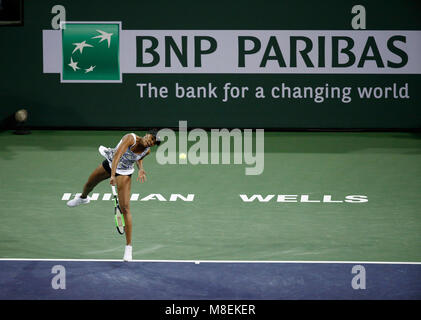 Kalifornien, USA, 16. März 2018 Venus Williams serviert gegen Daria Kasatkina (RUS) während der BNP Paribas Open in Indian Wells Tennis Garden, Indian Wells, CA. Charles Baus/CSM Credit: Cal Sport Media/Alamy leben Nachrichten Stockfoto