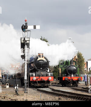 Kidderminster, Großbritannien. 17. März, 2018. Die Severn Valley Railway sportbegeisterten Aufnehmen von Bildern und reisen auf dieses Erbe verlaufende Bahnstrecke zwischen Treffurt & Bridgnorth. Winterliche Bedingungen mit Minustemperaturen und Schnee nicht Passanten haben Abschrecken frönen ihrer Leidenschaft für Großbritanniens Dampfeisenbahn unternehmen. Quelle: Lee Hudson/Alamy leben Nachrichten Stockfoto