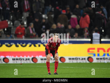 16 März 2018, Deutschland, Freiburg, Fußball-Bundesliga, SC Freiburg vs VfB Stuttgart am Schwarzwald-Stadion. Janik Haberer von Freiburg ist enttäuscht. Foto: Patrick Seeger/dpa - WICHTIGER HINWEIS: Aufgrund der Akkreditierungsbestimmungen der DFL ist Sterben Publikation und Weiterverwertung im Internet und in Online-Medien 5/6 des Spiels in insgesamt fünfzehn Bilder pro Spiel begrenzt. Stockfoto