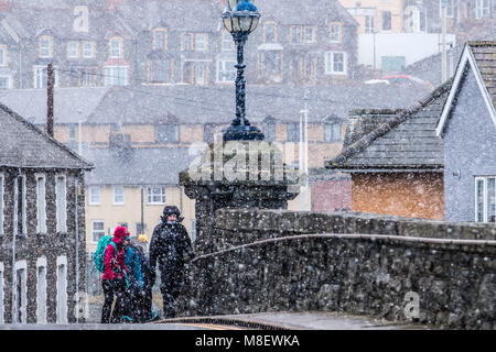 Aberystwyth Wales UK. Samstag, 17 März 2018 UK Wetter: Schneeschauer in Aberystwyth als "Tier aus dem Osten 2' bläst eisiger Wind in vom Kontinent, und bringt schwere Schneeschauer in viele Teile im Süden der britischen Foto © Keith Morris/Alamy leben Nachrichten Stockfoto