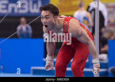 17 März 2018, Deutschland, Stuttgart: Turnen Wm, decicer, multi Herren- Disziplin, in der Porsche-Arena. Chinas Wei Sun nach seiner Routine an der Bar. Foto: Marijan Murat/dpa Stockfoto