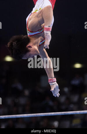 17 März 2018, Deutschland, Stuttgart: Turnen Wm, decicer, multi Herren- Disziplin, in der Porsche-Arena. Japans Yusuke Tanaka in Aktion an der Bar. Foto: Marijan Murat/dpa Stockfoto