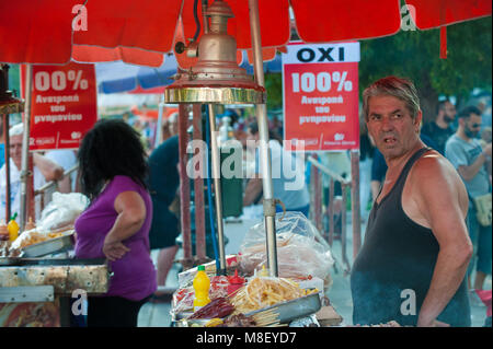 Athen. Street Food Anbieter, keine Kundgebung am Syntagma Platz. Griechenland. Stockfoto