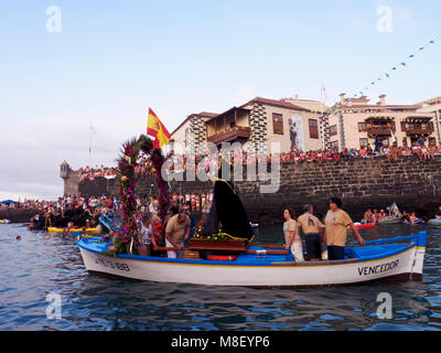 Embarcacion de la Virgen del Carmen, religiöse Festlichkeiten mit Wasser Umzug und Straßenfest, Puerto de la Cruz, Teneriffa, Kanarische Inseln, S Stockfoto