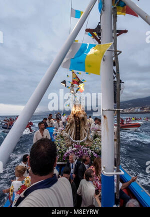 Embarcacion de la Virgen del Carmen, religiöse Festlichkeiten mit Wasser Umzug und Straßenfest, Puerto de la Cruz, Teneriffa, Kanarische Inseln, S Stockfoto