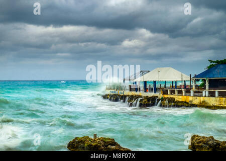 Sturm über dem karibischen Meer, George Town, Grand Cayman, Cayman Islands Stockfoto