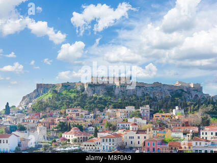 Skyline von Athenth mit Moanstiraki und Akropolis Hügel mit bewölkter Himmel, Athen, Griechenland Stockfoto